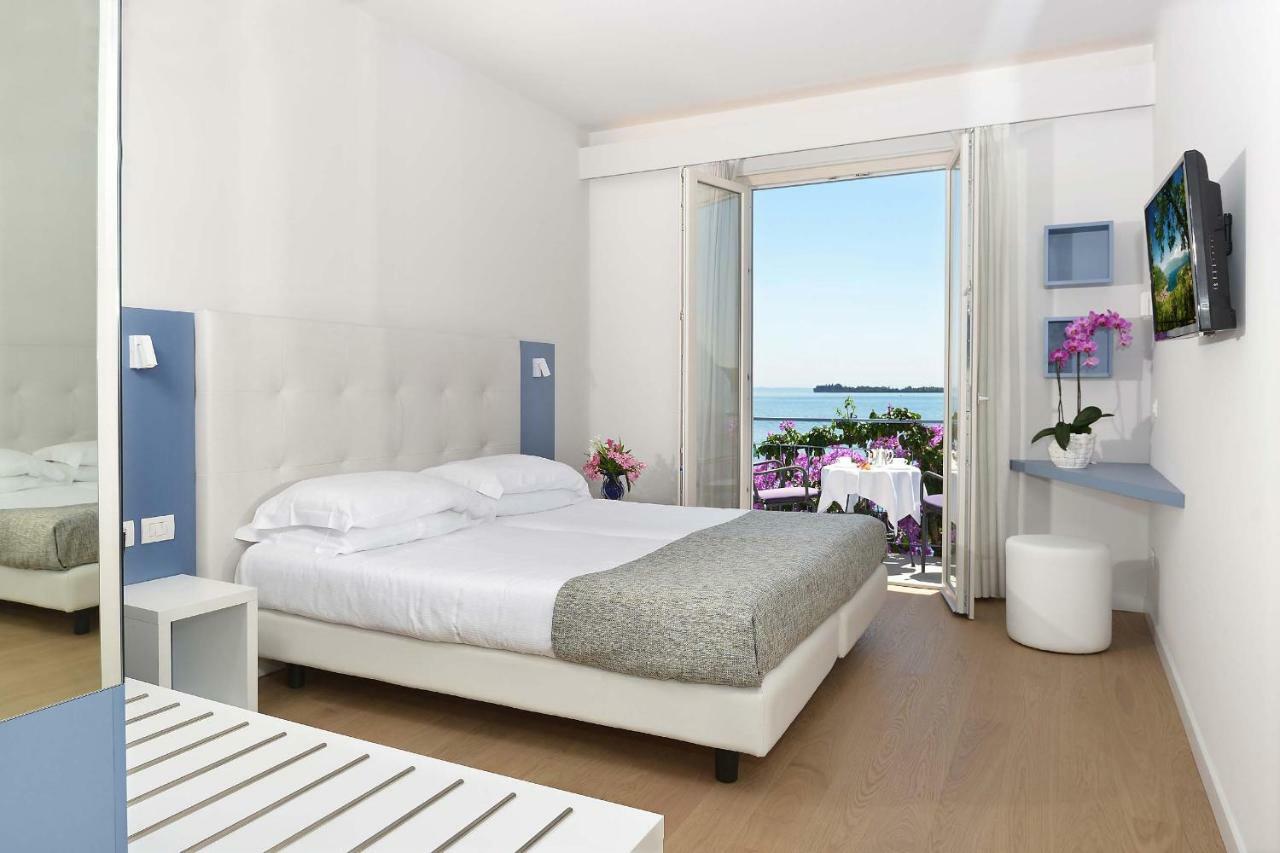 Hotel Monte Baldo E Villa Acquarone Gardone Riviera Exterior foto